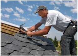 Монтаж крыши загородного дома – задача, которую нужно поручить специалистам